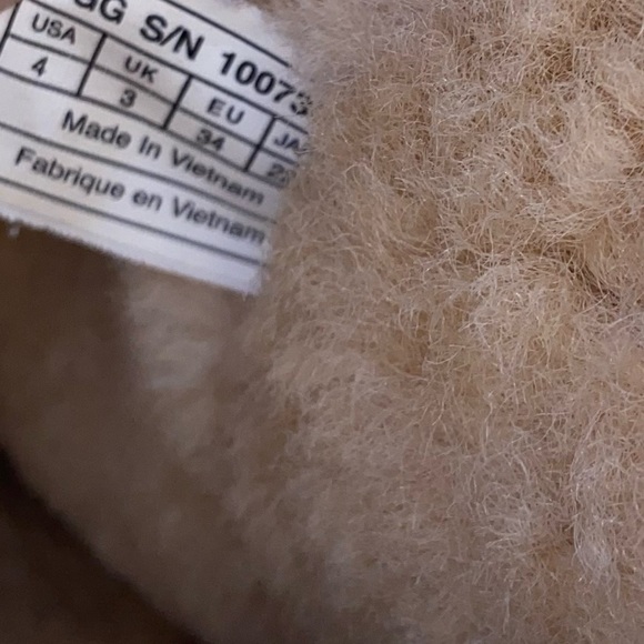 UGG Three Bow Tall Camel Fur Lined Boots Girls 4 - Picture 7 of 7